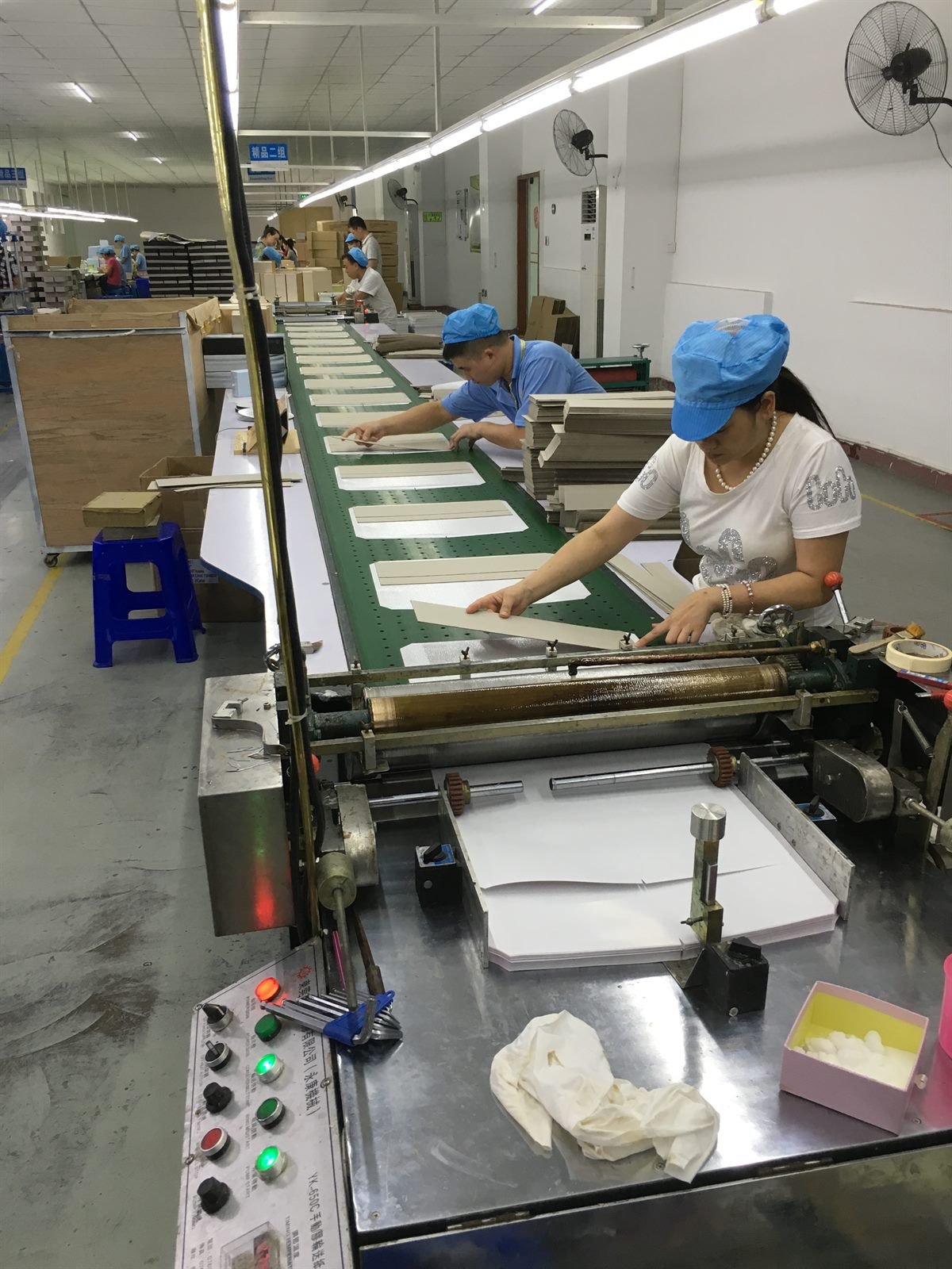Manual paperboard positioning and box assembly